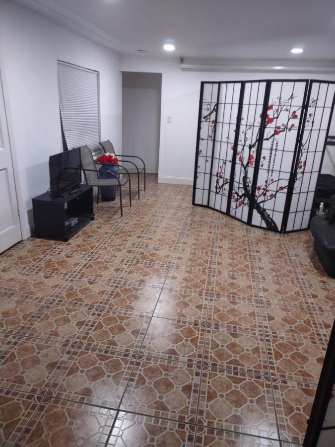 Omar'S Place - Shared Rooms マイアミ エクステリア 写真